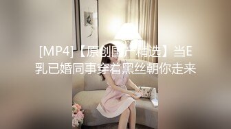 高端酒店女厕全景偷拍多位风姿绰约的御姐嘘嘘肥美的鲍鱼真想尝一尝 (4)