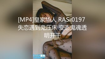 冒死趴墙偷窥房东的女儿洗澡❤️被她家的狗发现了一直叫