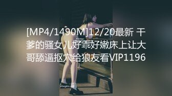 《极品CP魔手外购》冒险蹲女厕赤裸裸拍脸拍逼各种小姐姐方便~亮点多多美女测孕发现怀上噘着嘴懵逼~制服妹厕所玩自拍 (3)