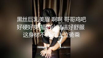 【精品CD】牛人大神尾随抄底??女白领，女王气质 亮点：超骚丁字裤妹子勒进PP缝 16V