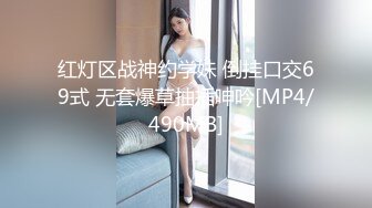 外表清纯又极度反差的小妹妹，用扩音器特写子宫给网友展示，美乳很坚挺，很诱惑。