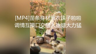 漂亮淫妻 撅着大屁屁给单男吃鸡做深度清洁 被狂怼连连高潮 把鸡吧塞进嘴里堵住她的淫叫 内射 逼都操肿了