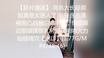 和漂亮女朋友在家里做爱露脸