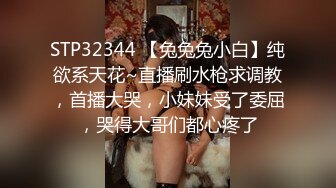 【按摩店男技师勾搭小妹妹做特殊服务】清纯眼镜妹，00后小萝莉，鸳鸯浴女仆装，近距离镜头对准鲍鱼插入细节，体验青春嫩妹的温柔服务