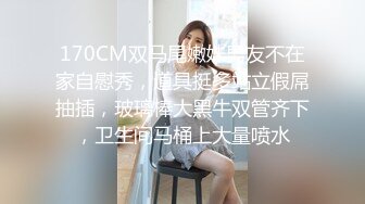 公共厕所偷拍到两个小美女