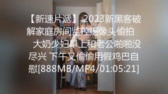 气质小姐姐真销魂脱光光在床上抓住鸡巴就猛烈吞吸毫不松手挣不开喷射啊，精力不错啪啪抱住美臀接着操