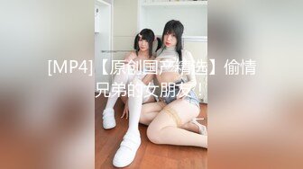 [MP4/ 829M]&nbsp;&nbsp;儿子带个帅哥和妈妈一块户外大树下玩3P 一前一后干翻骚妈