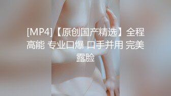 潜入大学女厕偷拍粉衣牛仔裤学妹 肥大的黑阴唇