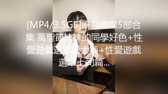 苗条小姐姐和女同闺蜜双女秀，69骑脸互舔骚逼，跳蛋震穴，穿戴假屌操逼