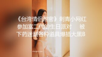 颜值不错的小美女，全程露脸跟狼友互动撩骚各种展示，先看逼逼在看菊花，大粗道具插进粉嫩的小洞洞尖叫呻吟