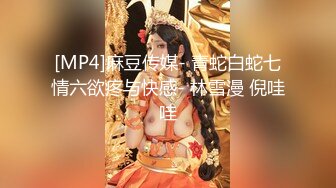 马尾网红美女，牛仔裤修长美腿，小伙很满意