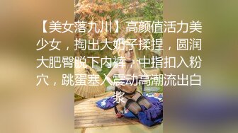 丝袜露脸好身材极品少妇的诱惑跟小哥激情啪啪大秀，口交大鸡巴让小哥大鸡巴插进去流血了，激情上位干到喷尿