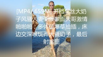 超高颜值学生妹，活力美少女，掏出美乳揉捏，翘起美腿拨开内裤，手指扣穴水声