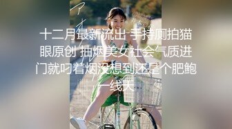 村长探花约了个牛仔短裤黑衣妹子，近距离特写口交掰穴猛操