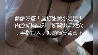 诱人的小少妇颜值很高，漏着骚奶子跟狼友互动