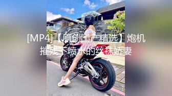 《黑客破解》无能老公只能摸着老婆的B过干瘾❤️鸡巴就是硬不起来