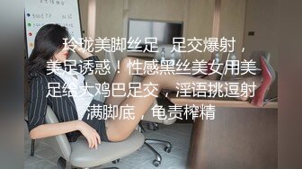 路边公厕一箭双雕连拍两位少妇的小黑鲍