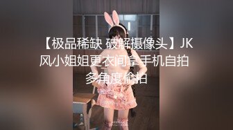 黑客破解家庭网络摄像头身材火辣的少妇日常生活洗完澡全裸擦润肤露