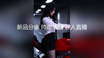 【爆乳网红反差性爱】极品身材爆乳秘书网红『卡莉』最新露出性爱自拍 和男友激操性爱 乳浪翻滚 (1)