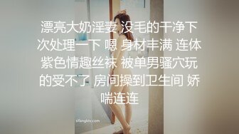 公园女厕偷拍穿着旗袍的美少妇