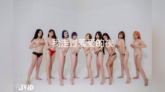 推特网红小萝莉【喵柒柒】女仆白丝三个小跳蛋外加一个小鲸鱼自嗨，潮吹弄湿了一地