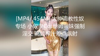 呆萌妹妹带闺蜜下海！情趣装外表甜美！玻璃黄瓜抽插嫩穴，两个妹子轮流上镜，小穴非常嫩