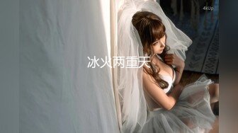 连体衣美女被玩弄