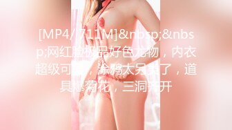 STP26865 外国妞吃鸡鸡口活挺不错的人长得又美又爽~干死这个小骚货~兄弟们撸起来射小骚B舌头上！