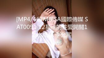 高颜值气质美女深夜在车里穿着情趣内衣直播