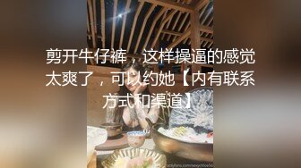 舔屌吸蛋都没有毛毛的极品小夫妻精彩大秀直播啪啪给狼友看，全程露脸让小哥揉着奶子草着逼，干的好舒服好骚