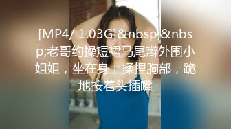 後入爆艹黃毛女友，拍打屁股騎馬，妹子回眸壹笑很驚人