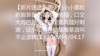 毛毛很稀少的美女先是自慰棒插穴自慰 再是用手大力揉穴