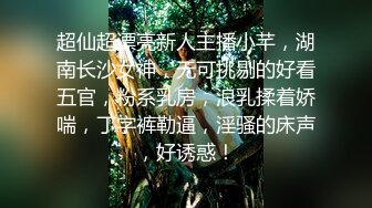 坑神逆天作品传统旱厕偸拍超多女人方便各个年龄段都有看点十足有极品B不知道用什么做的掩护盯着镜头也没发现 (2)