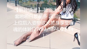 性感御姐Ts小莓 带着假鸡巴在便利店里偷偷自慰，总是忍不住上下抽插，诡异的骚动作，头顶还有监控，胆大包天!