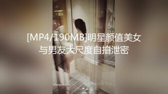 商场女厕全景偷拍12位年轻的小妹 (8)