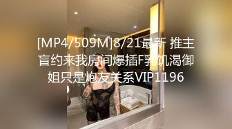 花臂纹身社会哥酒店约操大波浪骚女，吸吮奶子摸穴调情