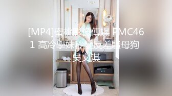 丰乳肥臀大奶妹，超短裙一把抱住揉奶子，镜头前深喉插嘴