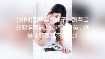 绿奴男一边看着自己老婆被人干自己一边在打飞机