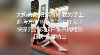 OF大眼萌妹「Yui Peachpie」情趣灰丝托着一对迷人美乳，脖颈戴着狗链全自动骑乘到喷水也不停