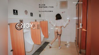 商场女厕全景偷拍眼镜美女的大肥鲍