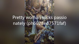 Pretty woman sucks passionately (ph6028ed7571faf)