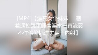 [MP4/ 1.51G] 粉色背心贫乳气质美女和炮友激情啪啪，大长腿脱下牛仔短裤摸逼，抬腿第一视角抽插