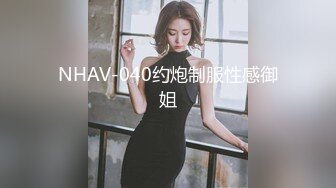 【骚妈带着两个女儿一起大秀直播】全程露脸好刺激黑丝情趣装诱惑吃奶舔逼AV棒自慰骚穴嫩的出水还没毛