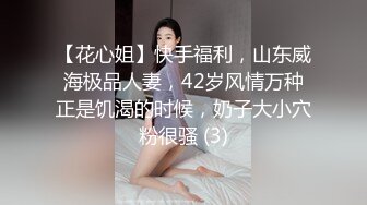 金发女孩被自己的健身教练叫到露天阳光下性爱