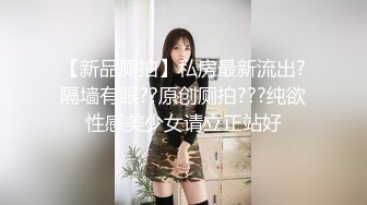 露脸小少妇跟小哥玩个车震，在后排脱光了啪啪，性感的骚逼没有几根毛都，口交大鸡巴连脚都舔，无套抽插内射