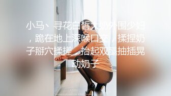 短发酷酷中性小姐姐腰细大长腿自慰秀，撩起衣服揉捏奶子，张开双腿掰穴特写，玻璃棒黄瓜进进出出抽插