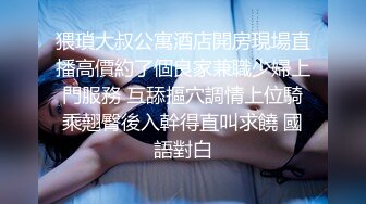 中年金主勾引壮硕保镖做爱,还威胁说今天不把他操烂不发工资,见过骚的没见过那么欠操的贱货,主动让男人玩