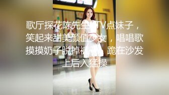 超美时尚人妖和美女闺蜜公园长凳上犹如情人一样玩暧昧接吻回到屋里激情肉体摩擦高潮享受