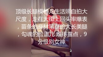 合肥淑女跟着音乐扭动