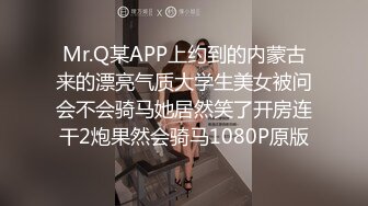 后入无套打屁股，屁股通红